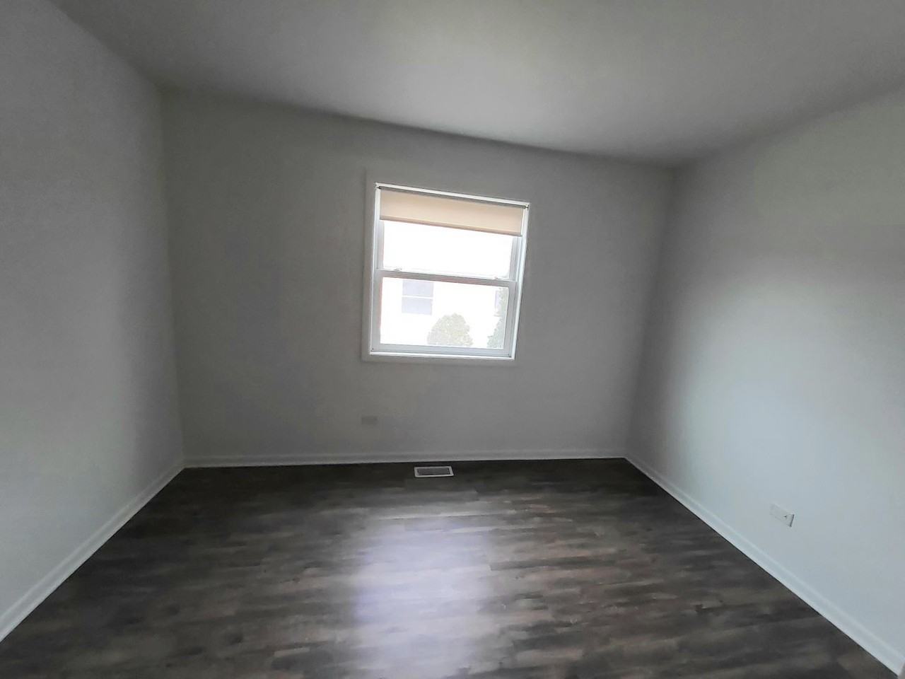 7926 163rd Pl - Photo 4 of 9