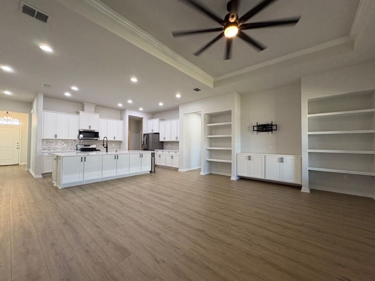 2609 Las Estrellas St - Photo 2 of 43