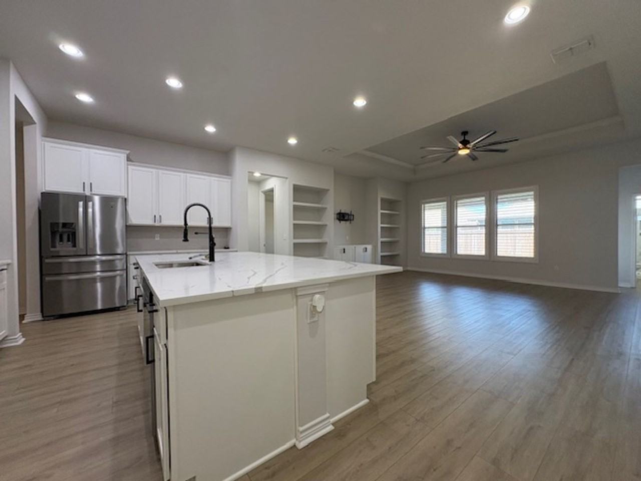 2609 Las Estrellas St - Photo 3 of 43