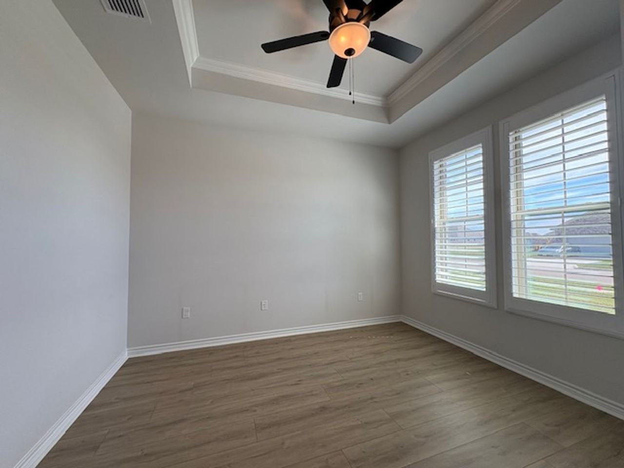 2609 Las Estrellas St - Photo 3 of 36