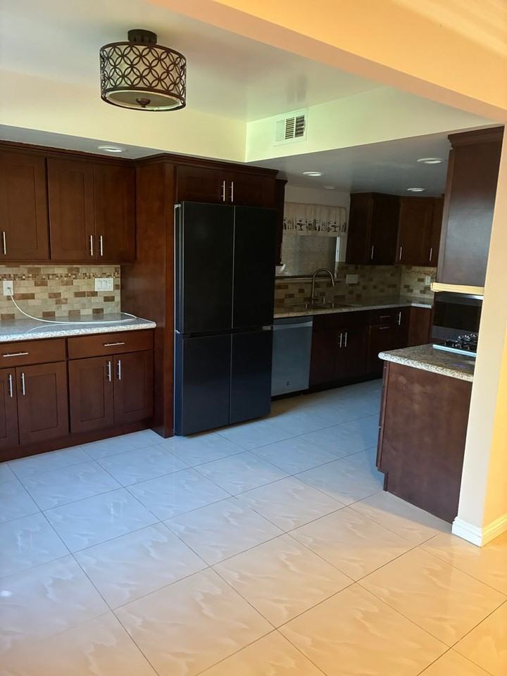 9961 Workman Ave - Photo 6 of 17