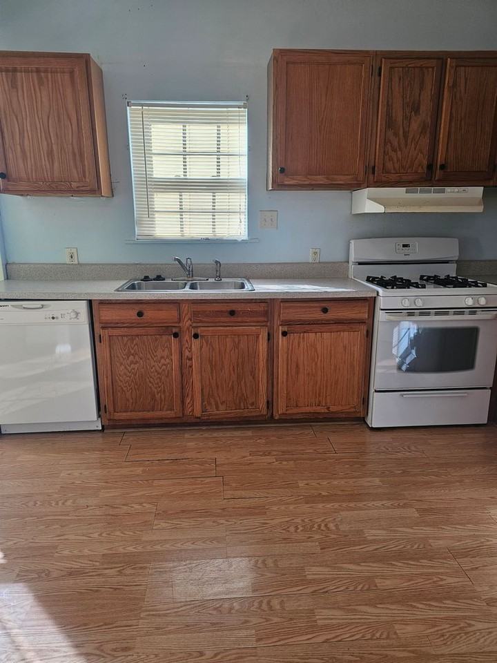 966 Avenue I - Photo 7 of 20