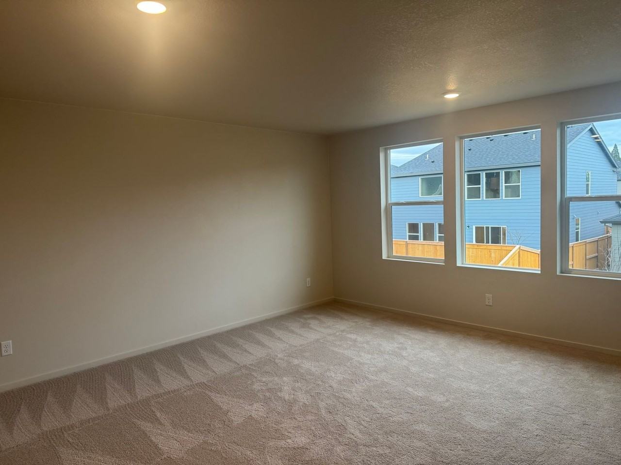 345 Stella St Ne - Photo 7 of 9