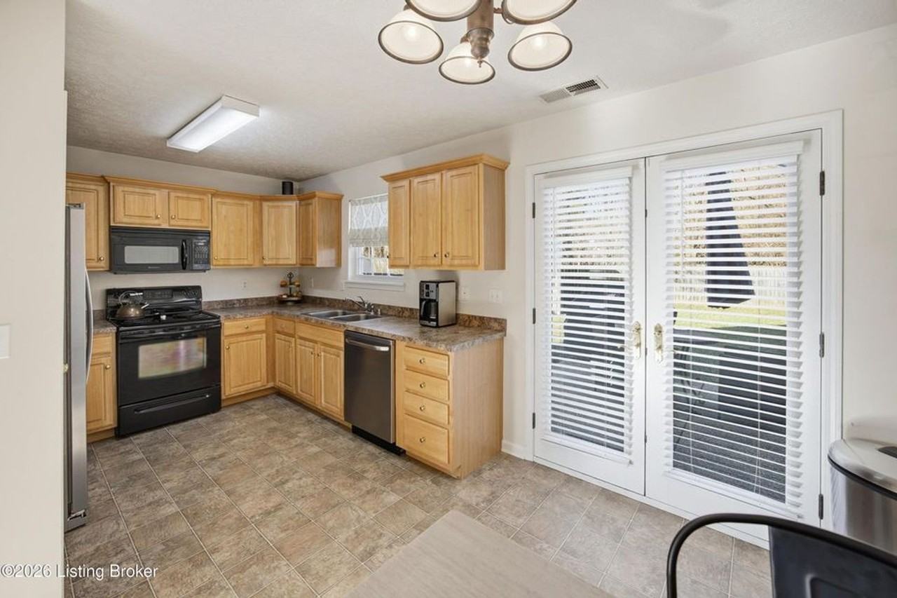 1513 Cedar Ct - Photo 4 of 33