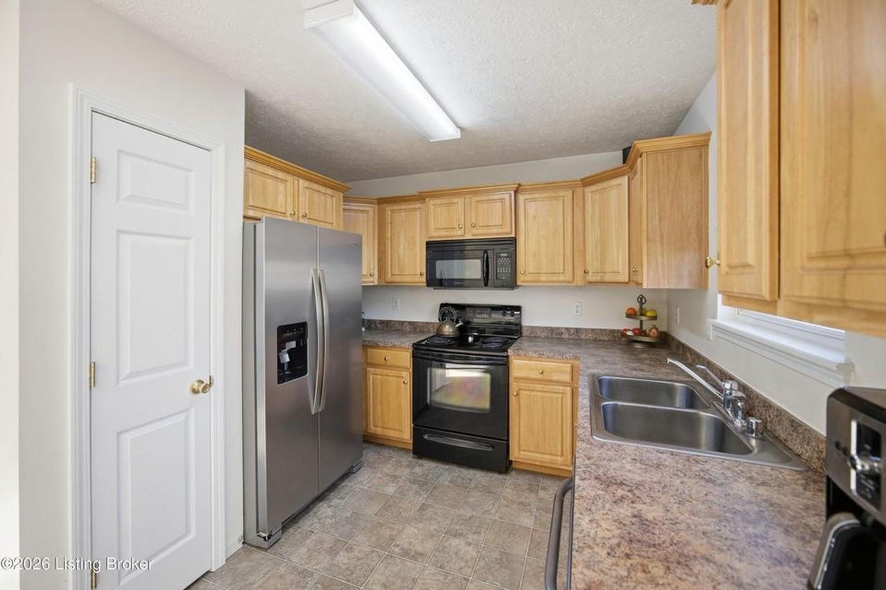 1513 Cedar Ct - Photo 5 of 33