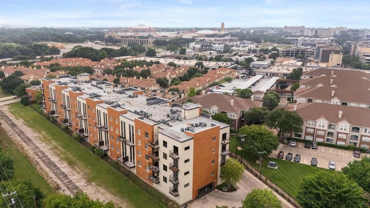 2608 Museum Way - Photo 2 of 23