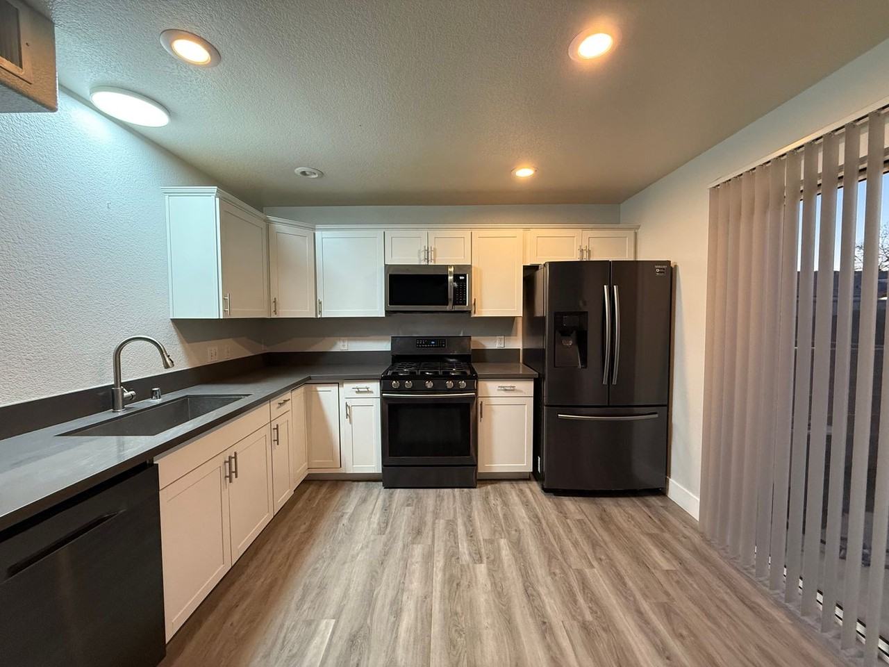 3305 Cheyenne Gardens Way - Photo 2 of 20