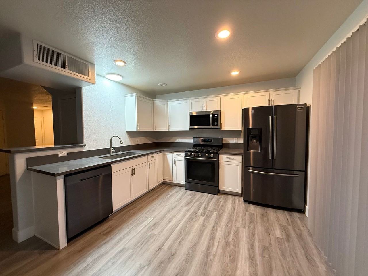 3305 Cheyenne Gardens Way - Photo 3 of 20