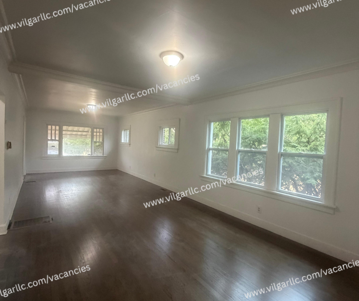 4620 Johnson St - Photo 3 of 11