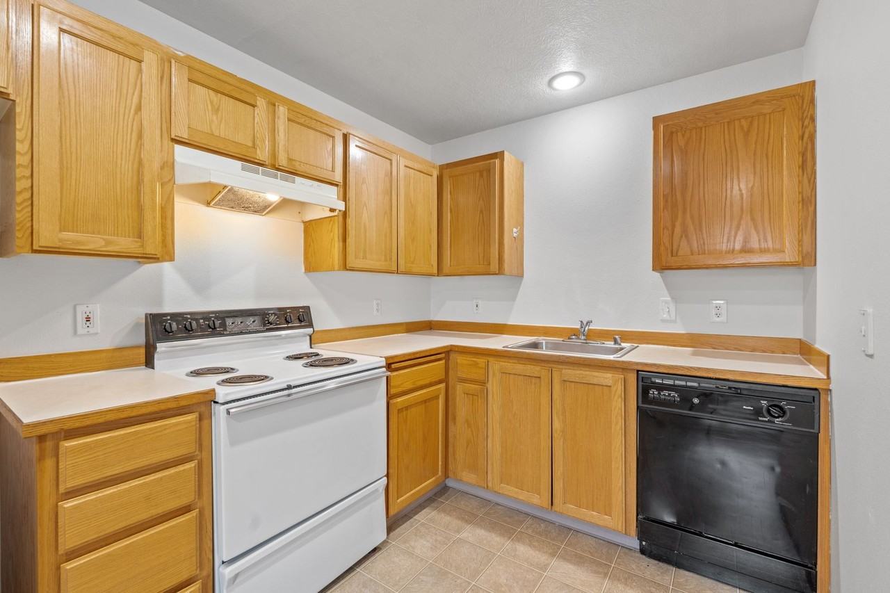 13219 E 31st Ct #3 - Photo 7 of 26