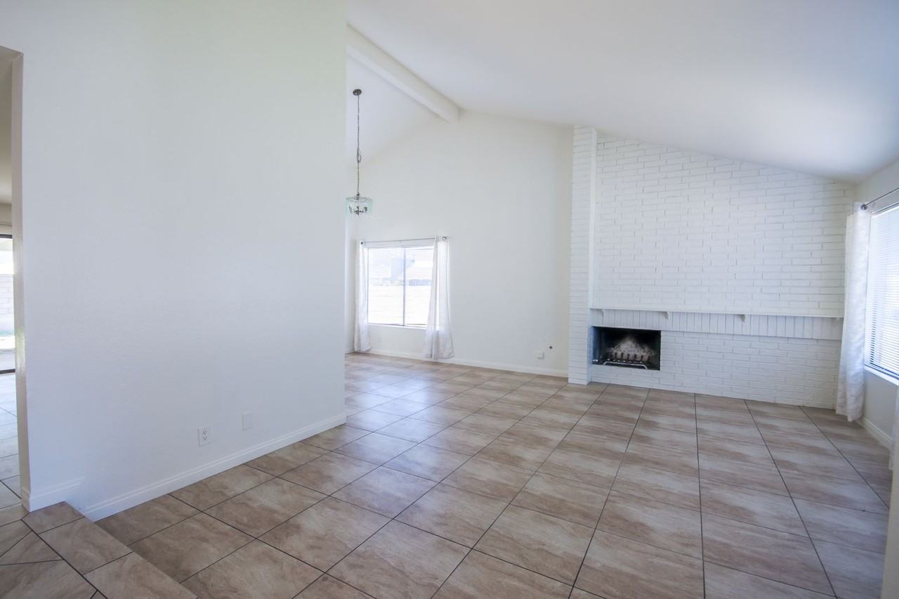19541 Ditmar Ln - Photo 3 of 36