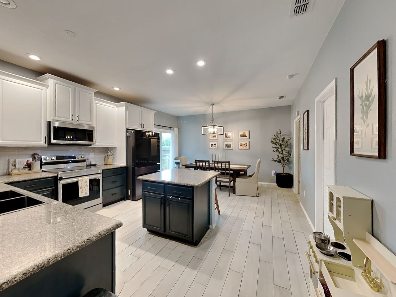 5494 Thornbush Dr - Photo 4 of 22