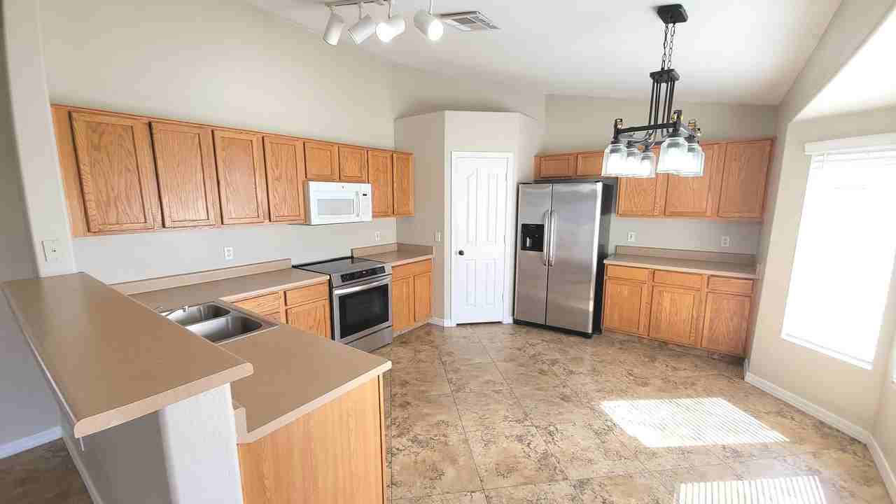 3505 E Murrieta Rd - Photo 5 of 31