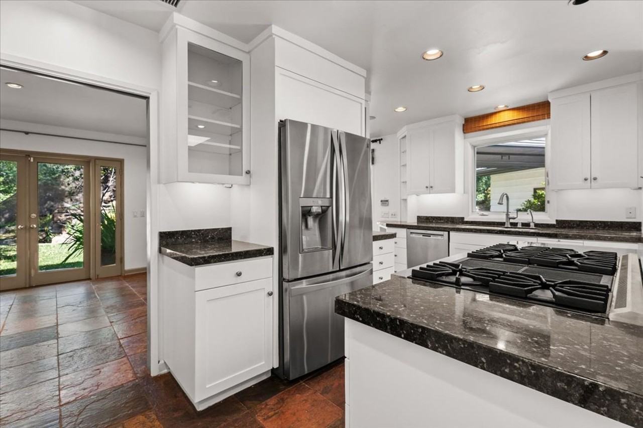 8049 Briar Summit Dr - Photo 5 of 24