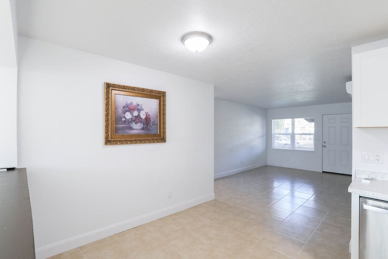 1827 Larkin Ave - Photo 6 of 22