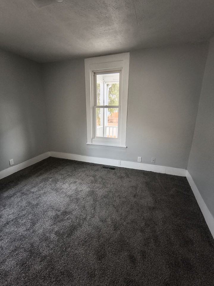 1722 S 9th St - Photo 4 of 12