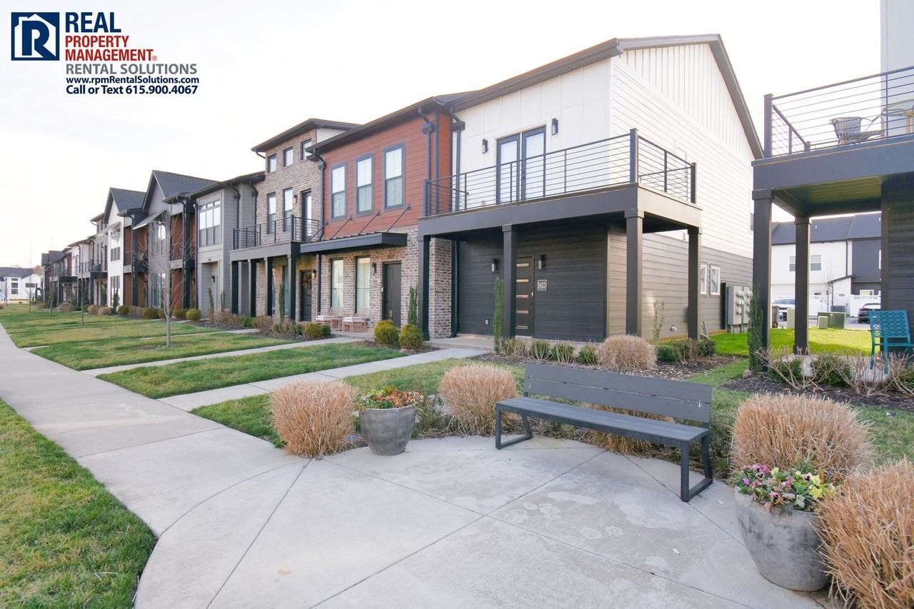 1425 Rebecca Johns Dr - Photo 2 of 30