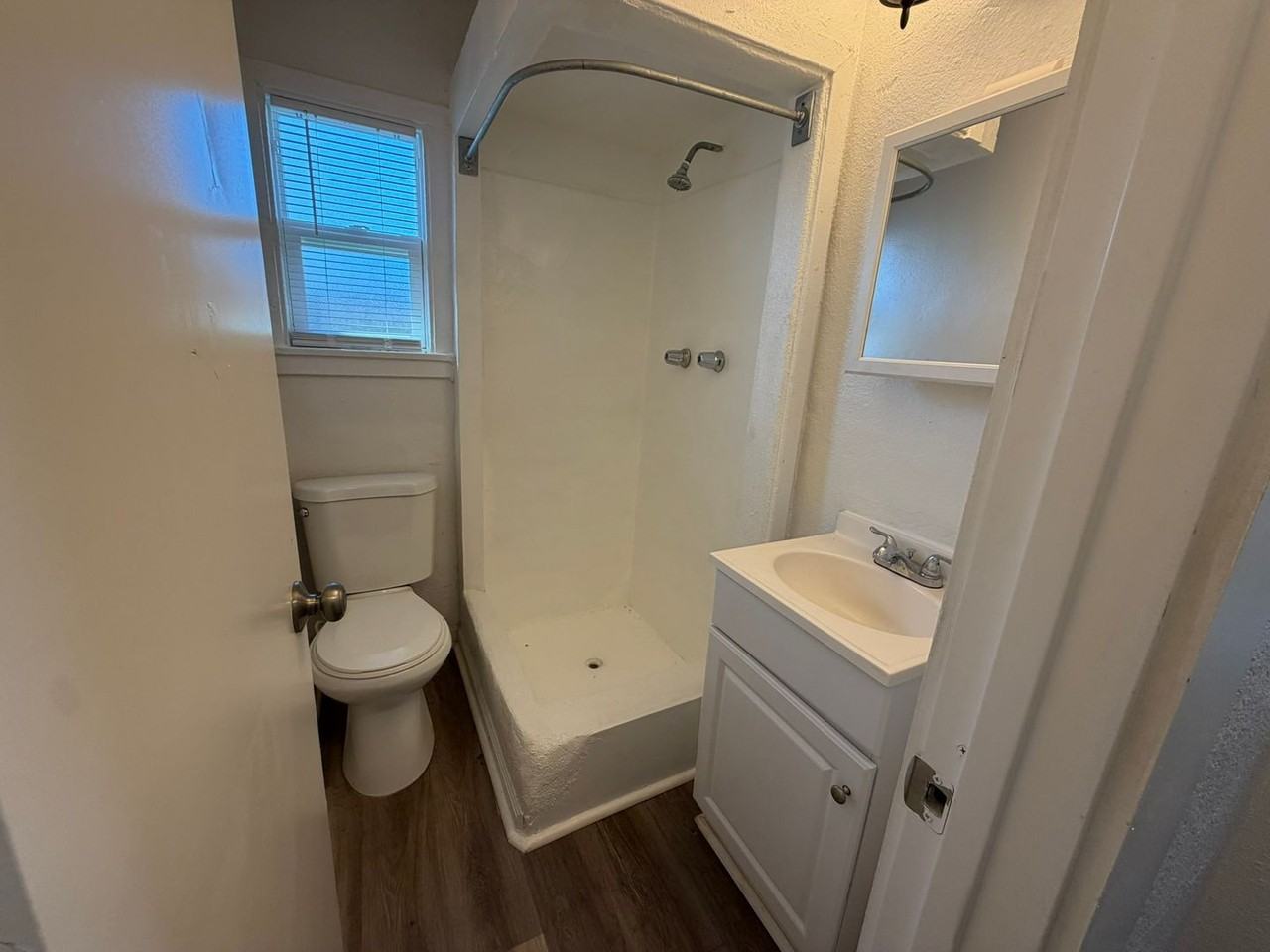 1044 Los Robles Blvd - Photo 4 of 16