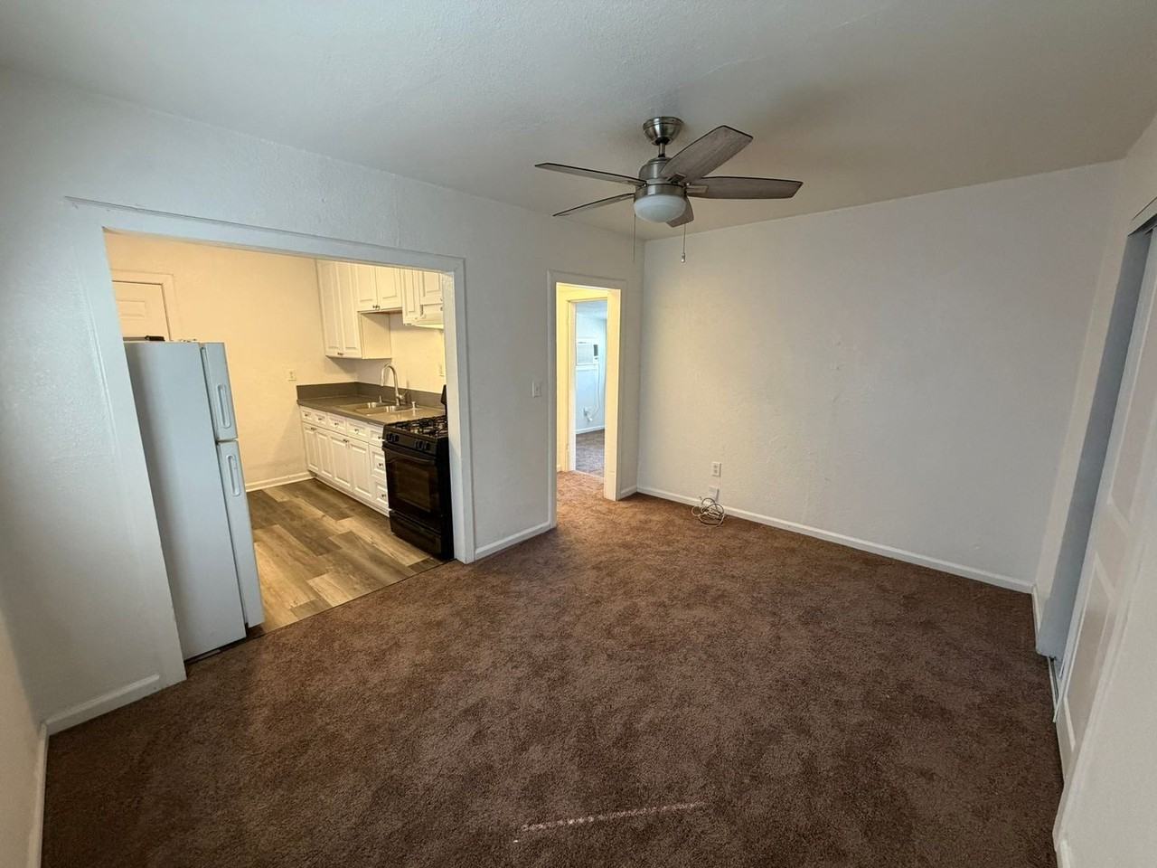 1044 Los Robles Blvd - Photo 6 of 16