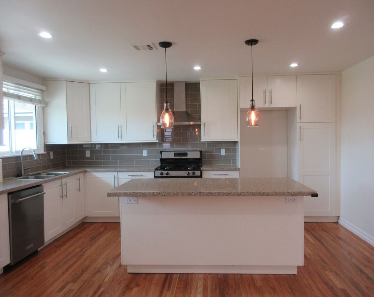 17074 Horace St - Photo 4 of 30