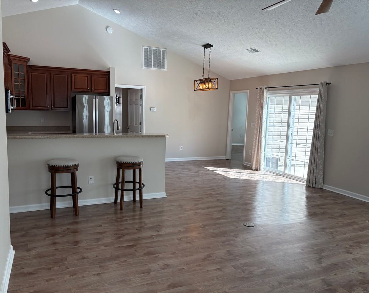 3154 Shorecrest Bay Dr - Photo 4 of 32