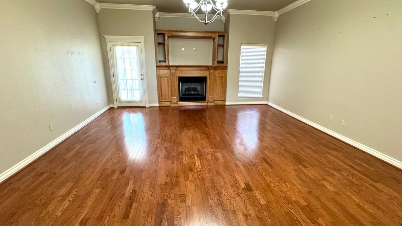 1205 Stonegate Ln - Photo 3 of 39