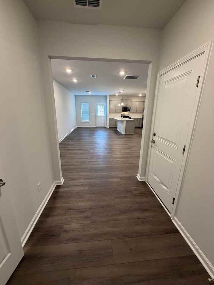 941 Poets Walk Rd - Photo 2 of 28