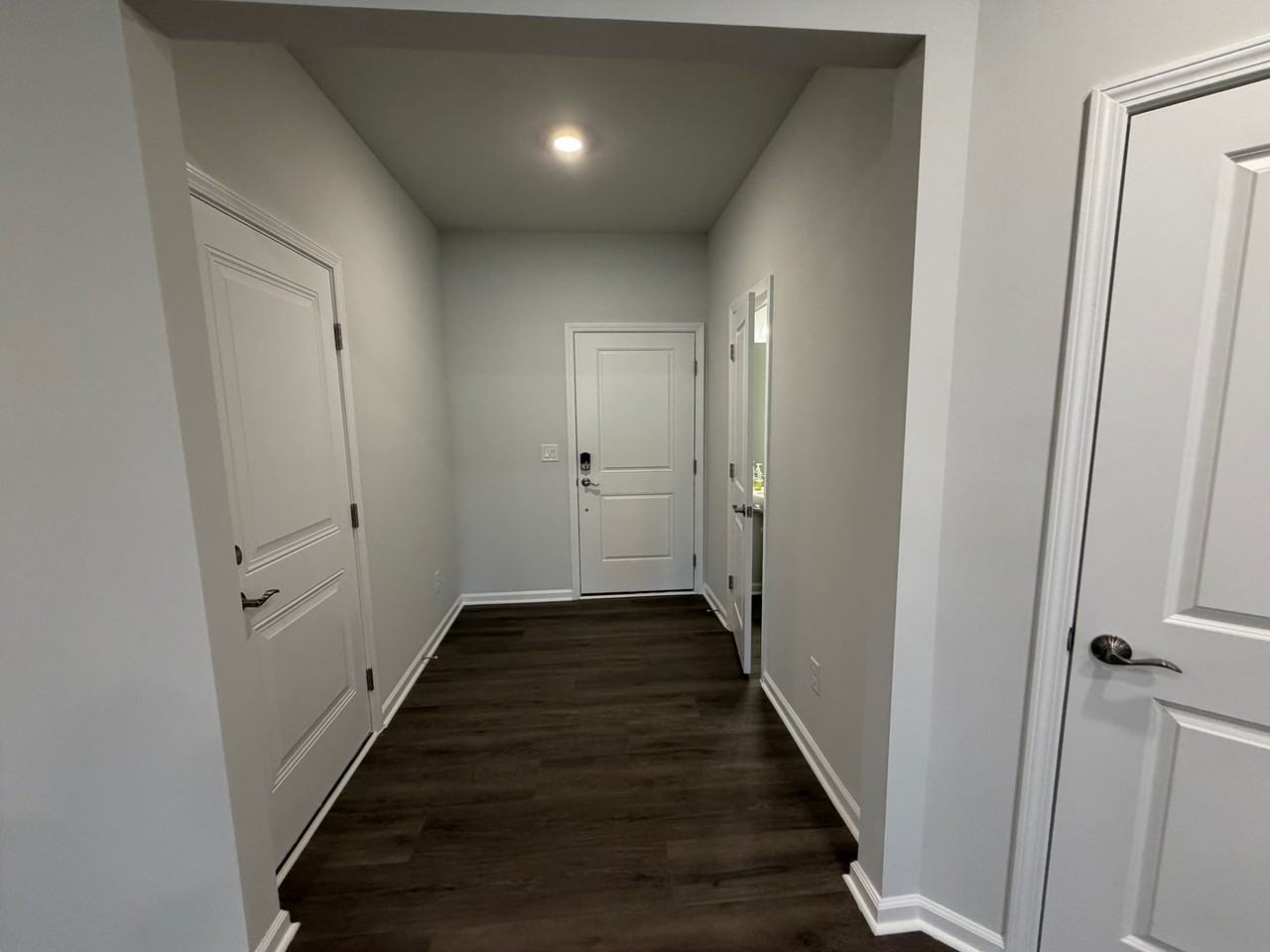 941 Poets Walk Rd - Photo 3 of 28