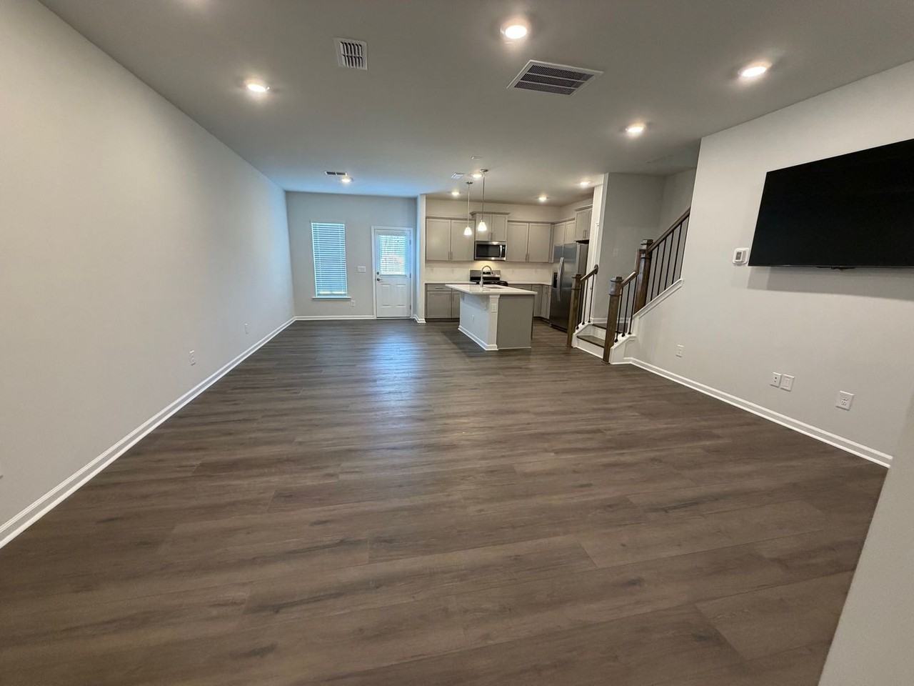 941 Poets Walk Rd - Photo 4 of 28