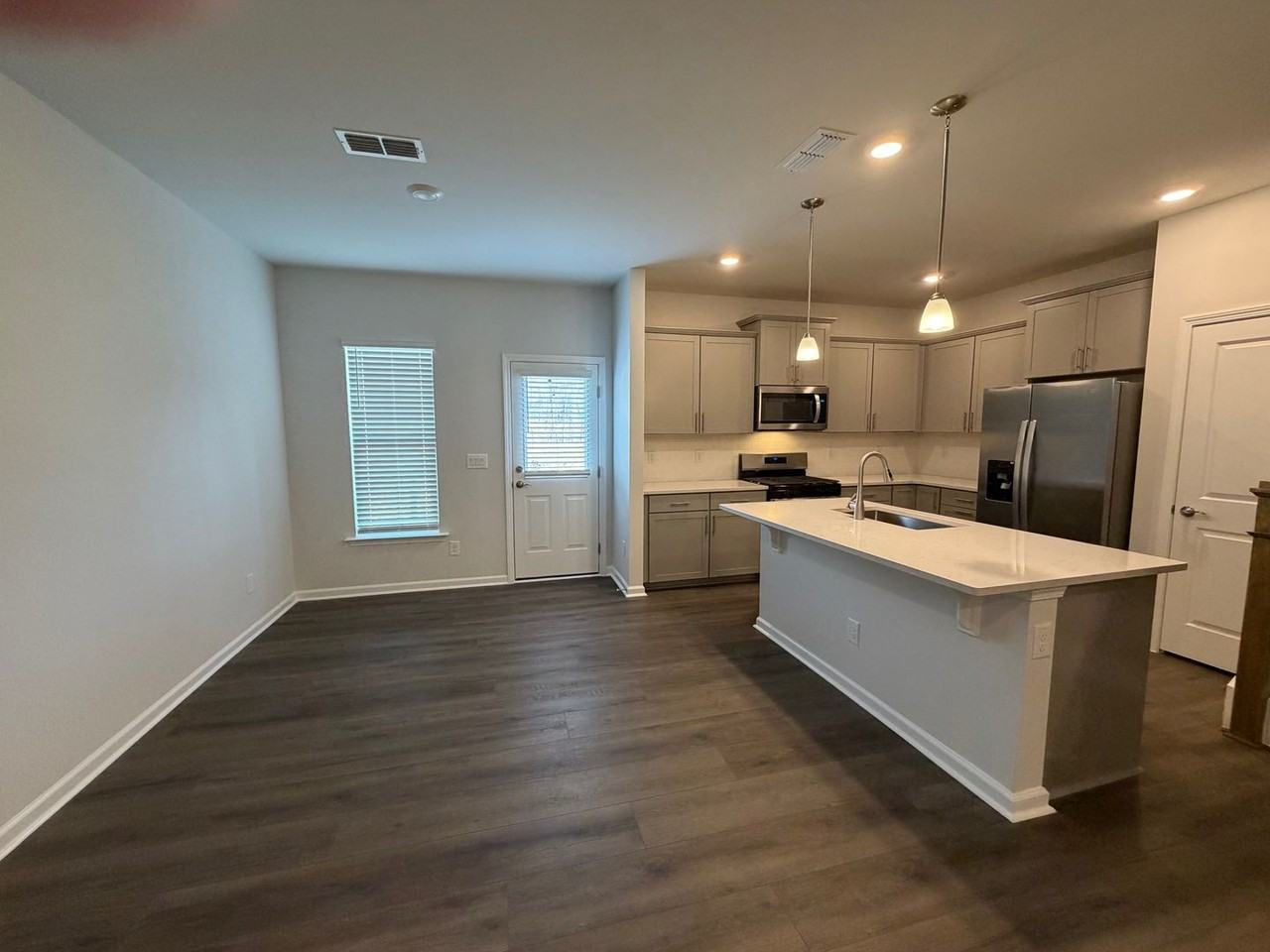 941 Poets Walk Rd - Photo 5 of 28