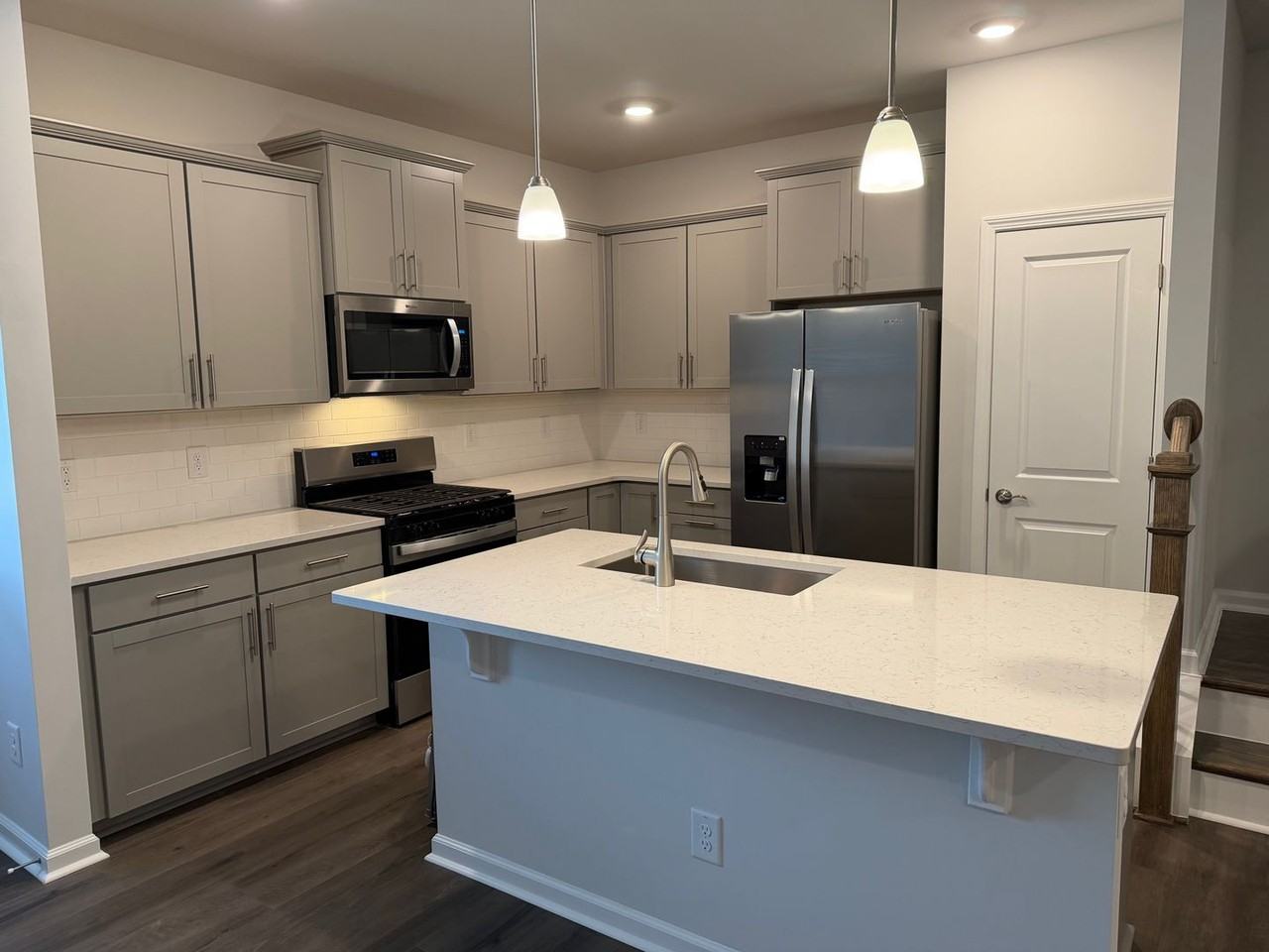 941 Poets Walk Rd - Photo 7 of 28