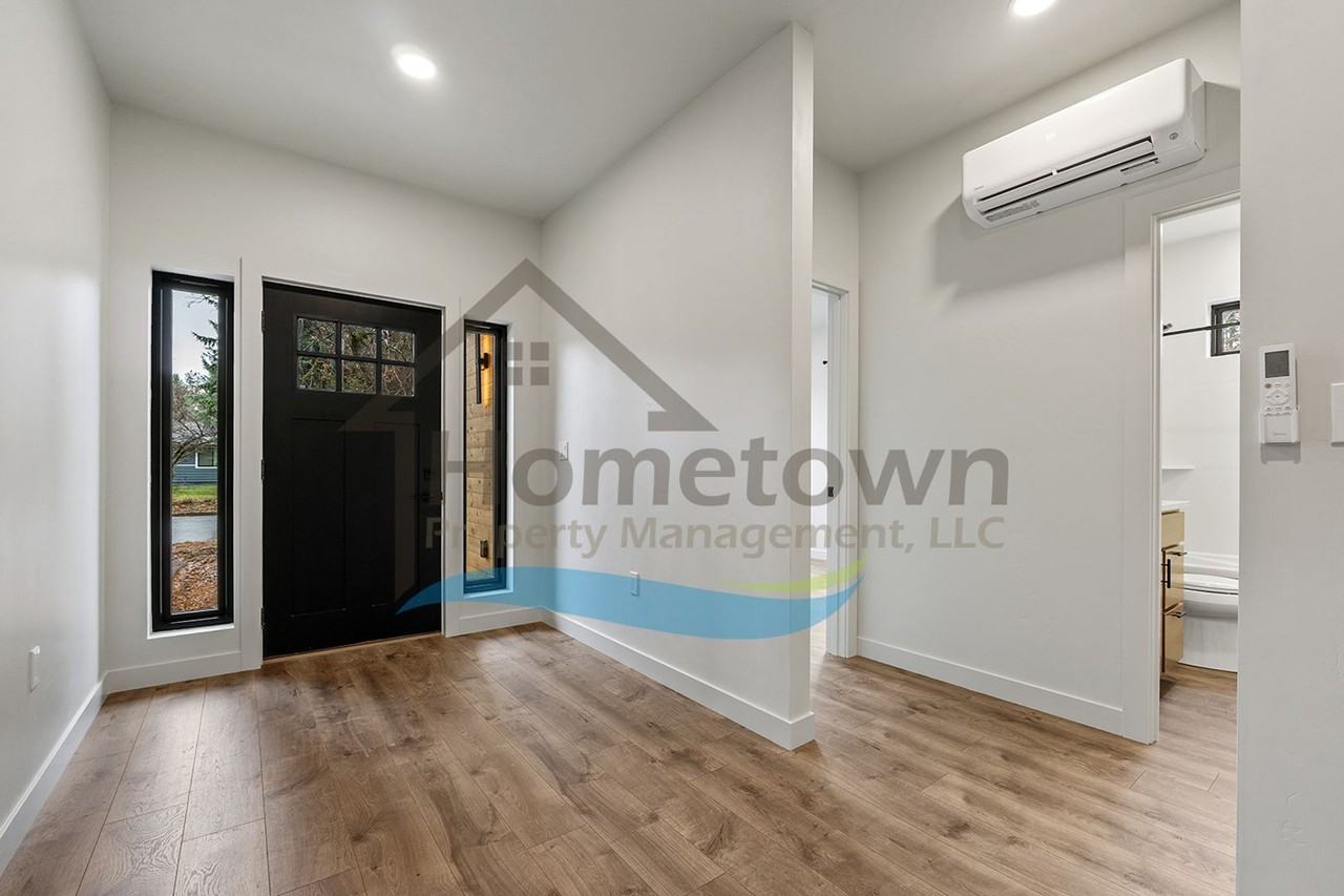 1721 Larch St - Photo 3 of 28