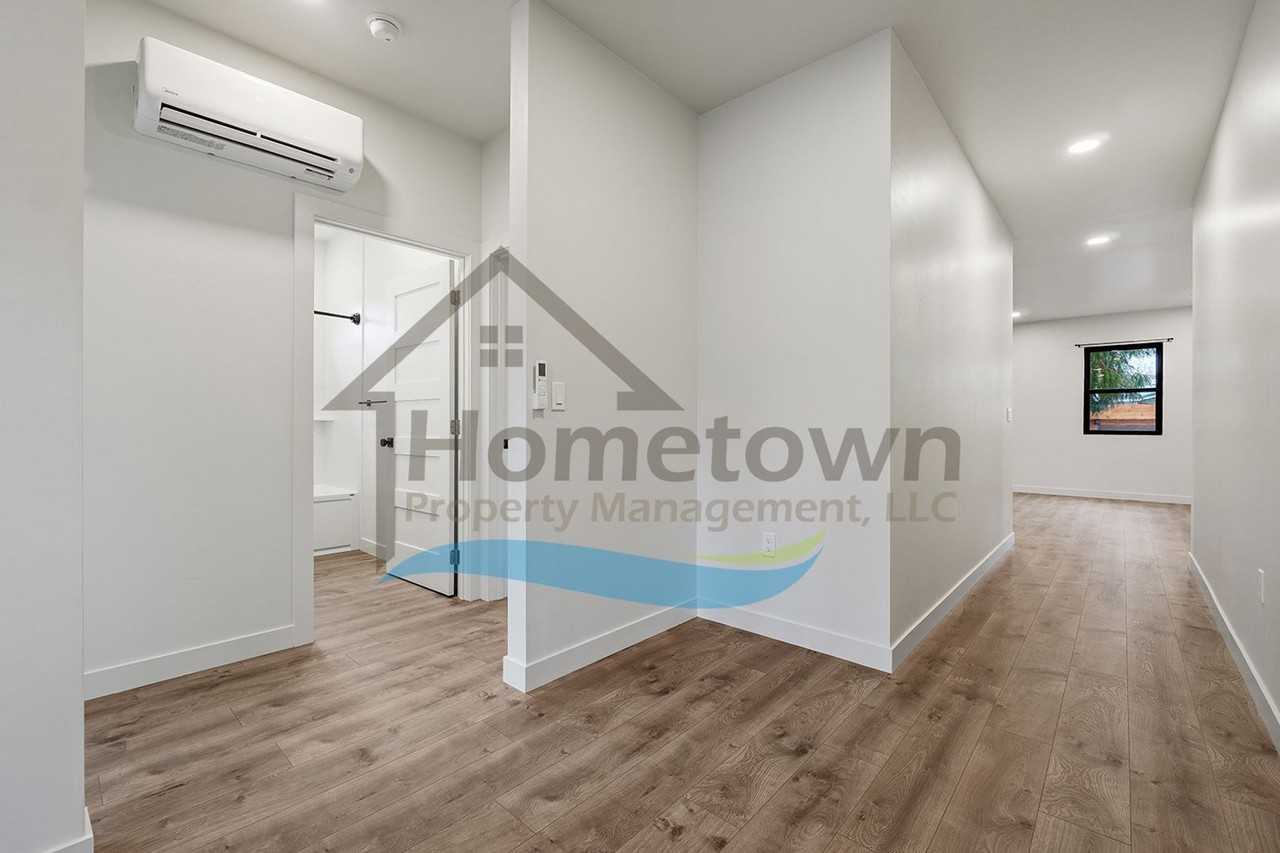 1721 Larch St - Photo 4 of 28