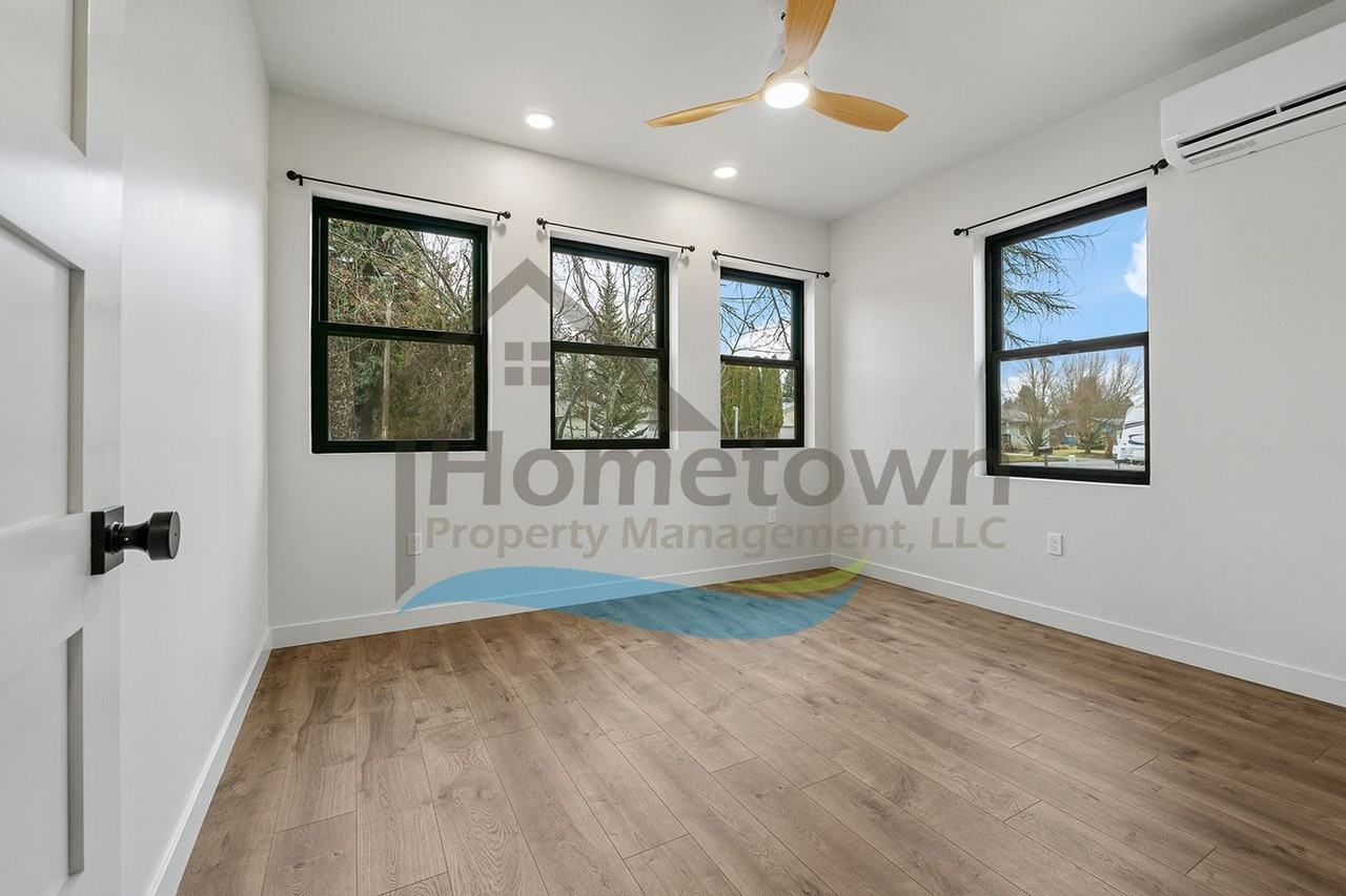 1721 Larch St - Photo 5 of 28