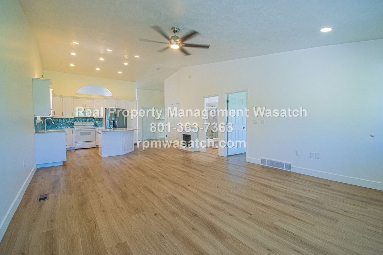 25 Clubhouse Dr - Photo 5 of 18