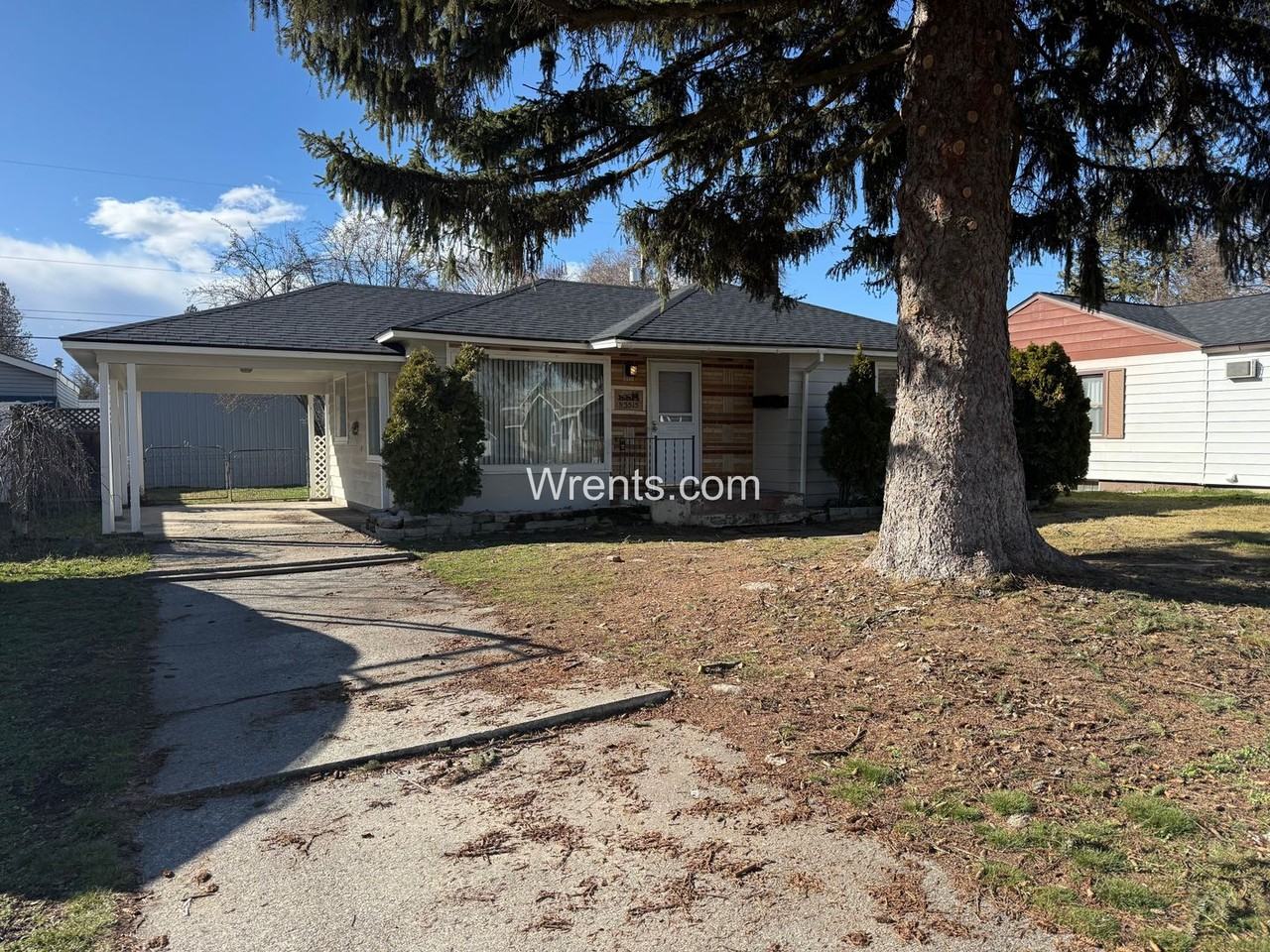 5515 N Elm St - Photo 2 of 10