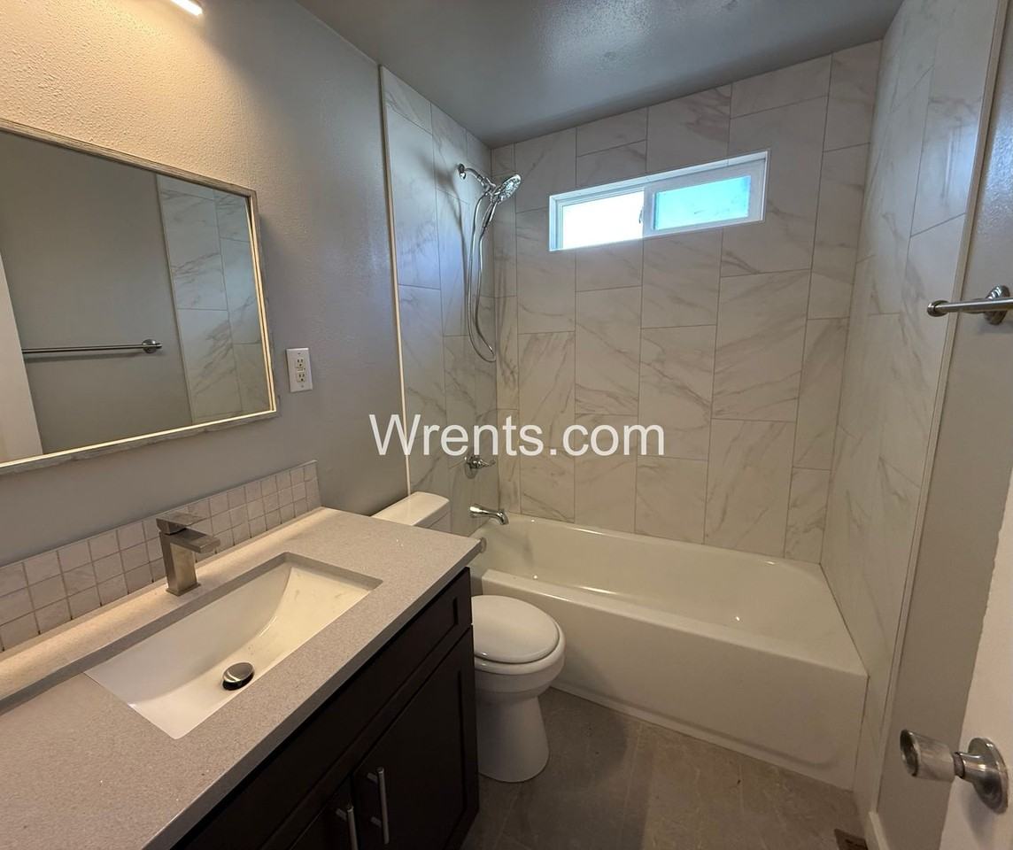 5515 N Elm St - Photo 6 of 10