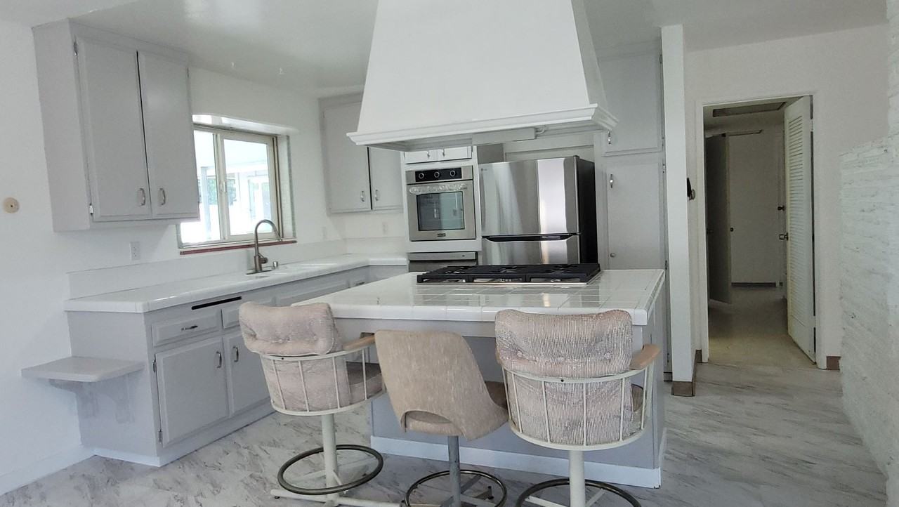 5647 Scripps St - Photo 6 of 29