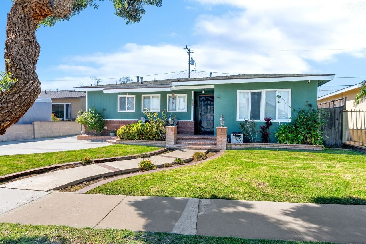 5033 Rachel Ave - Photo 2 of 22