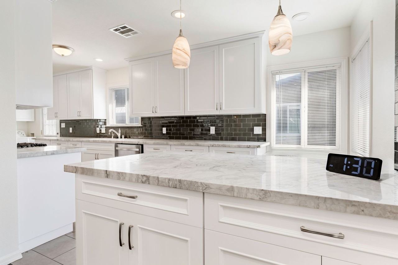 5033 Rachel Ave - Photo 3 of 22