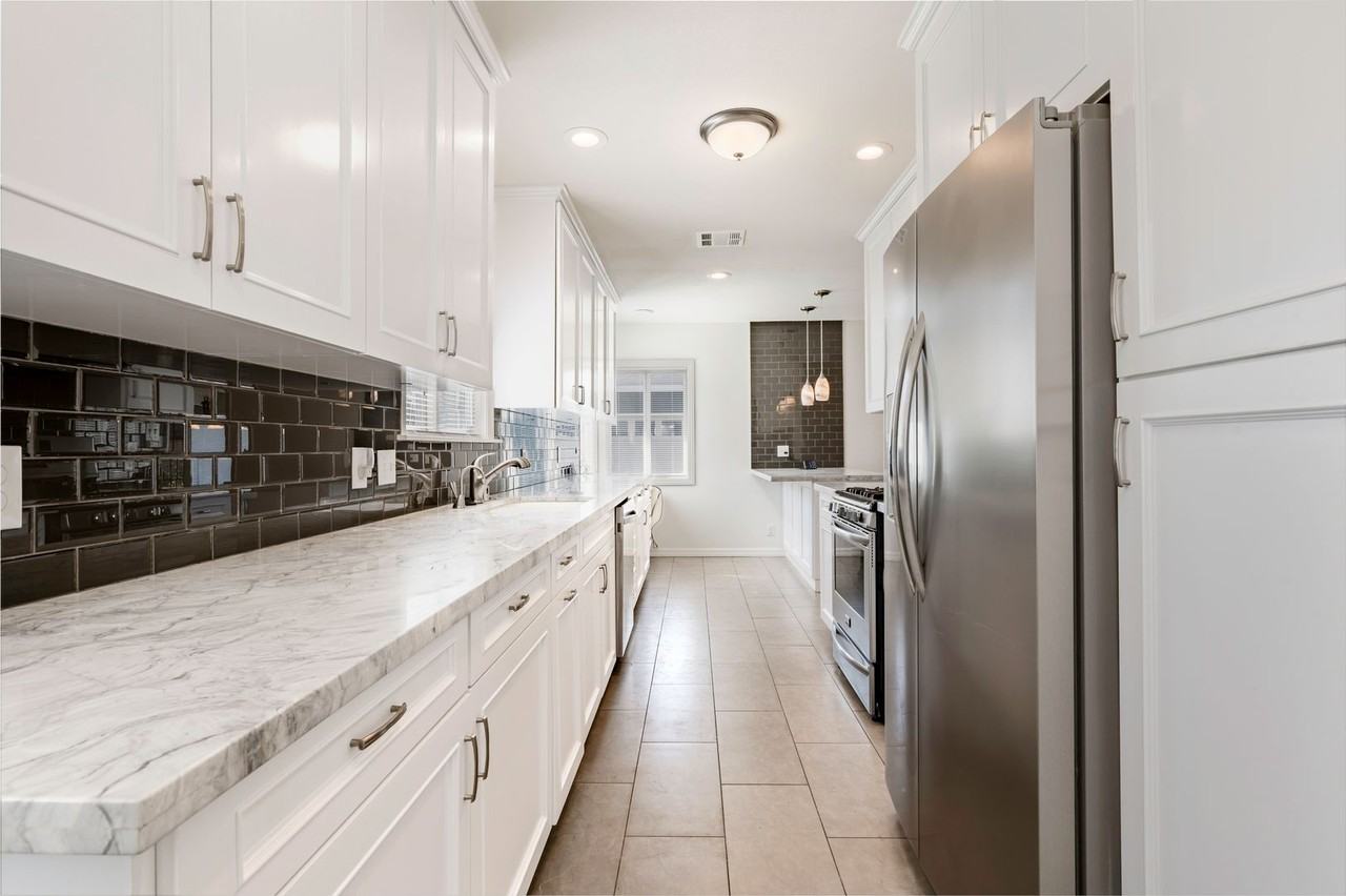 5033 Rachel Ave - Photo 4 of 22