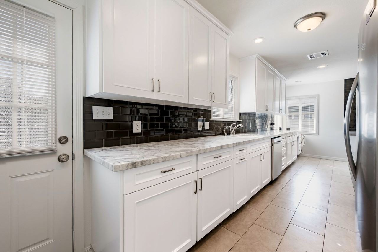 5033 Rachel Ave - Photo 5 of 22