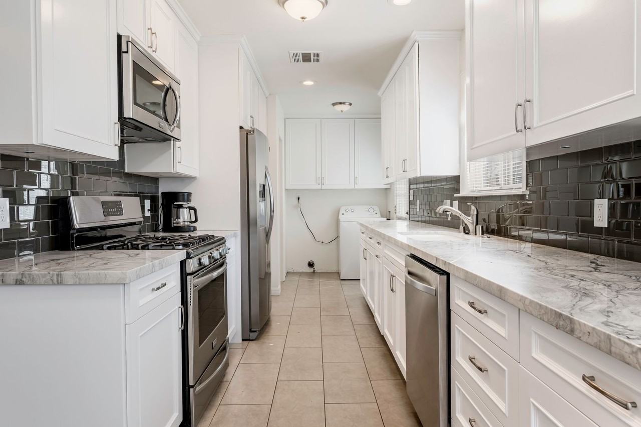 5033 Rachel Ave - Photo 6 of 22