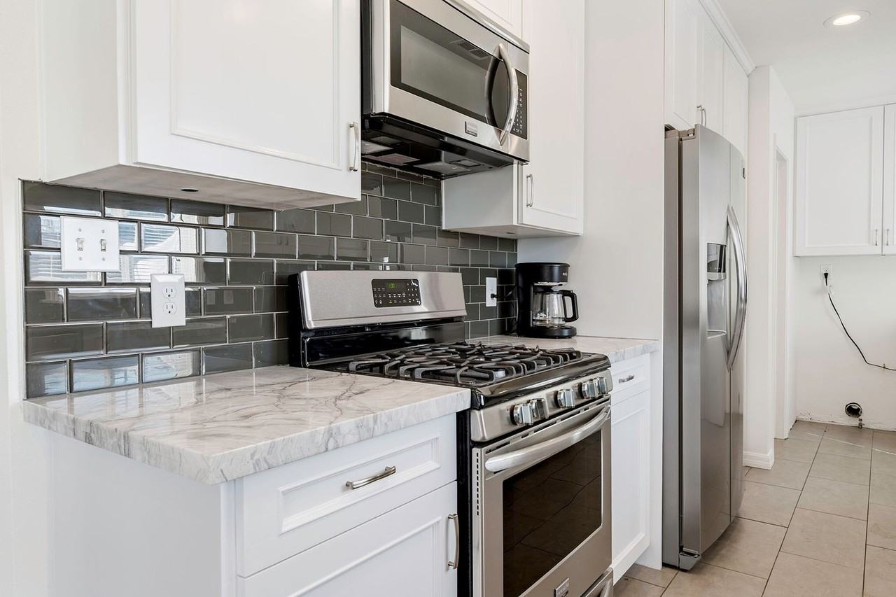 5033 Rachel Ave - Photo 7 of 22