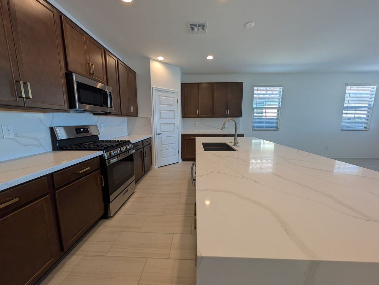 3465 N 101st Dr - Photo 4 of 30