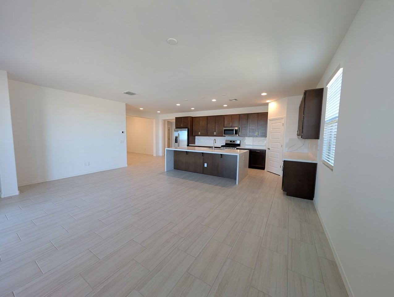 3465 N 101st Dr - Photo 7 of 30