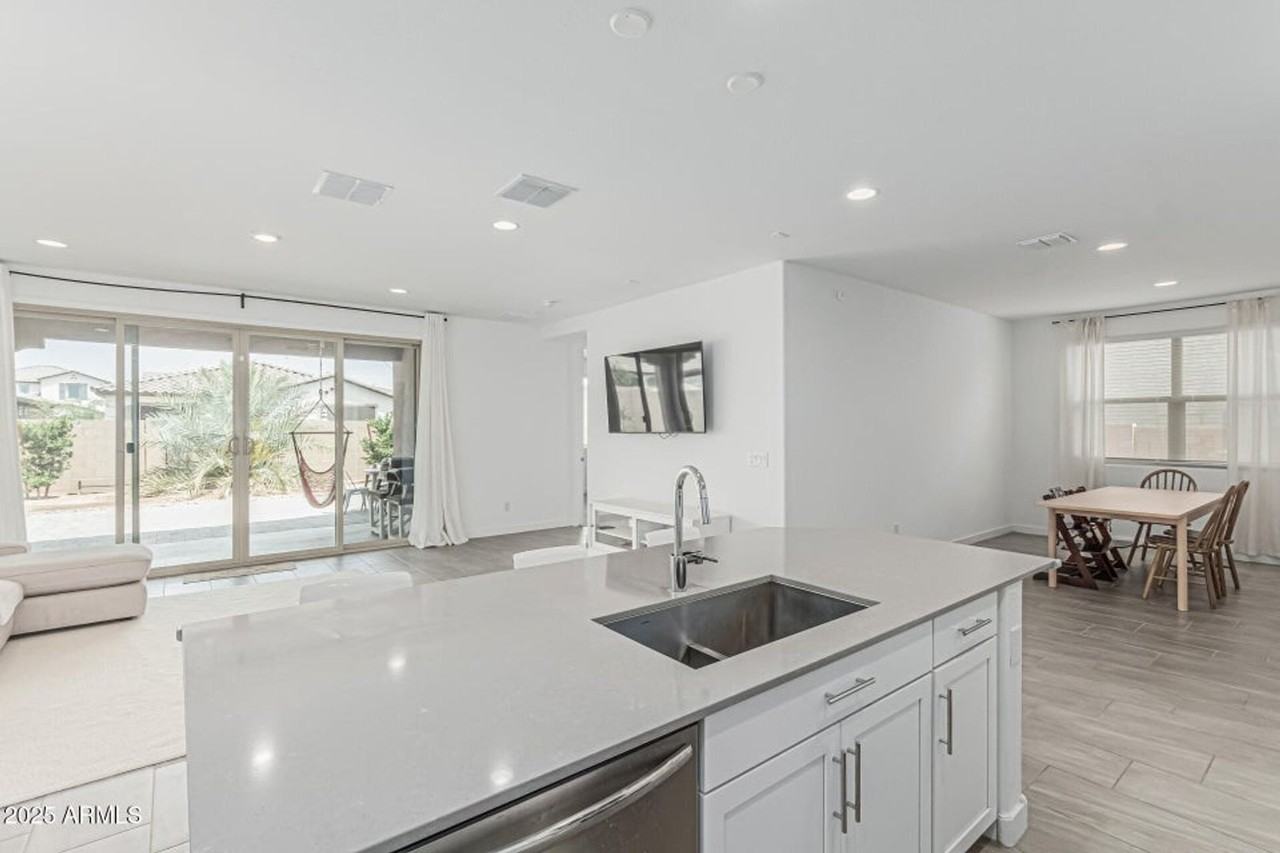 23068 E Stacey Rd - Photo 6 of 26