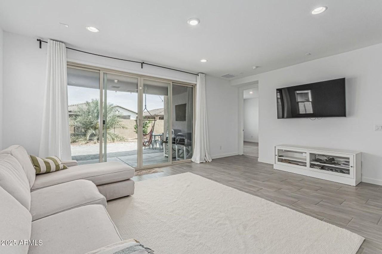 23068 E Stacey Rd - Photo 7 of 26