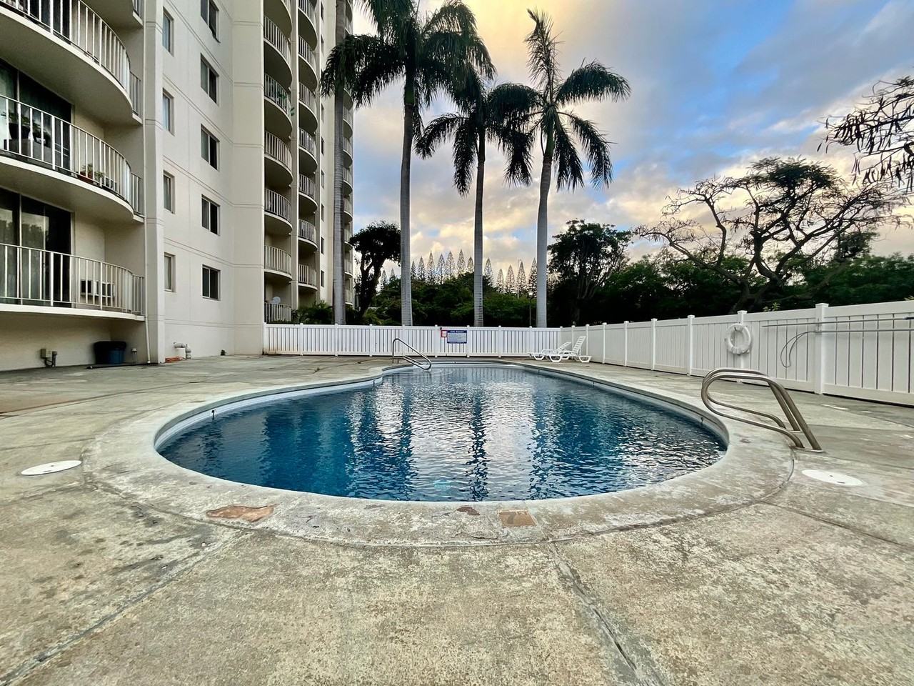 Pearlridge Gardens & Tower - Photo 5 of 37