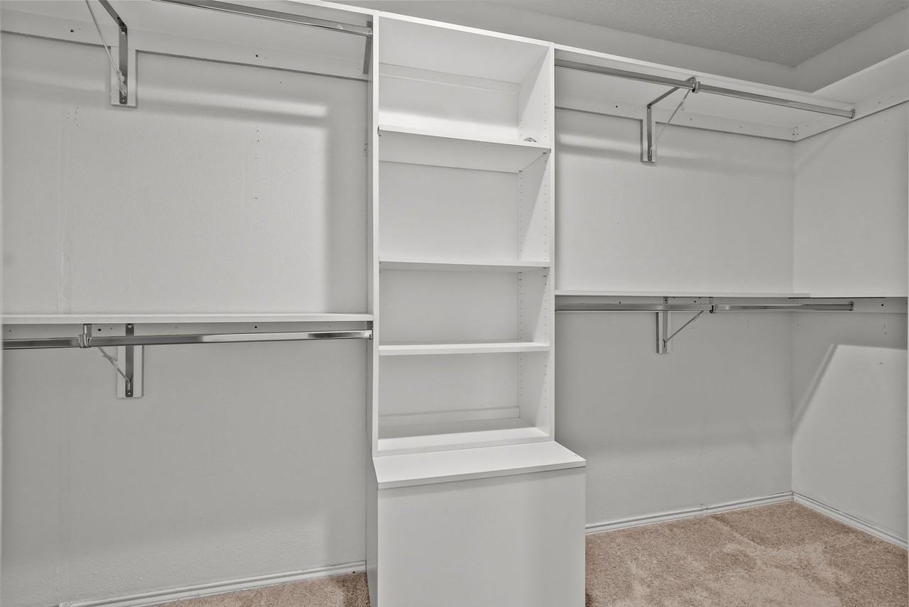 304 E Clover Park Dr - Photo 7 of 27